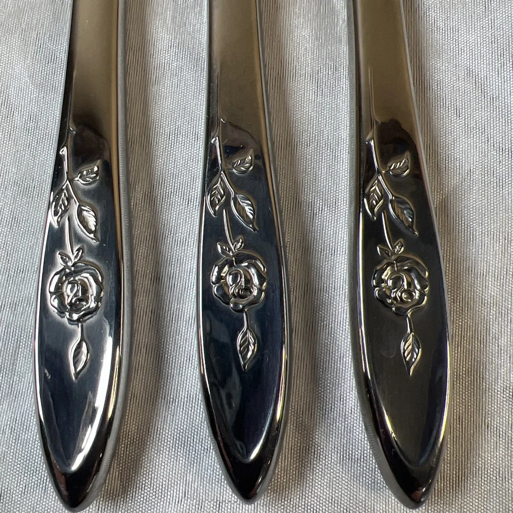ONEIDA Stainless Community MY ROSE Flatwear- 3 Dinner  Knives - USA Made - 8.5